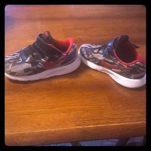 Boys Toddler size 8 Nike Tennis shoes